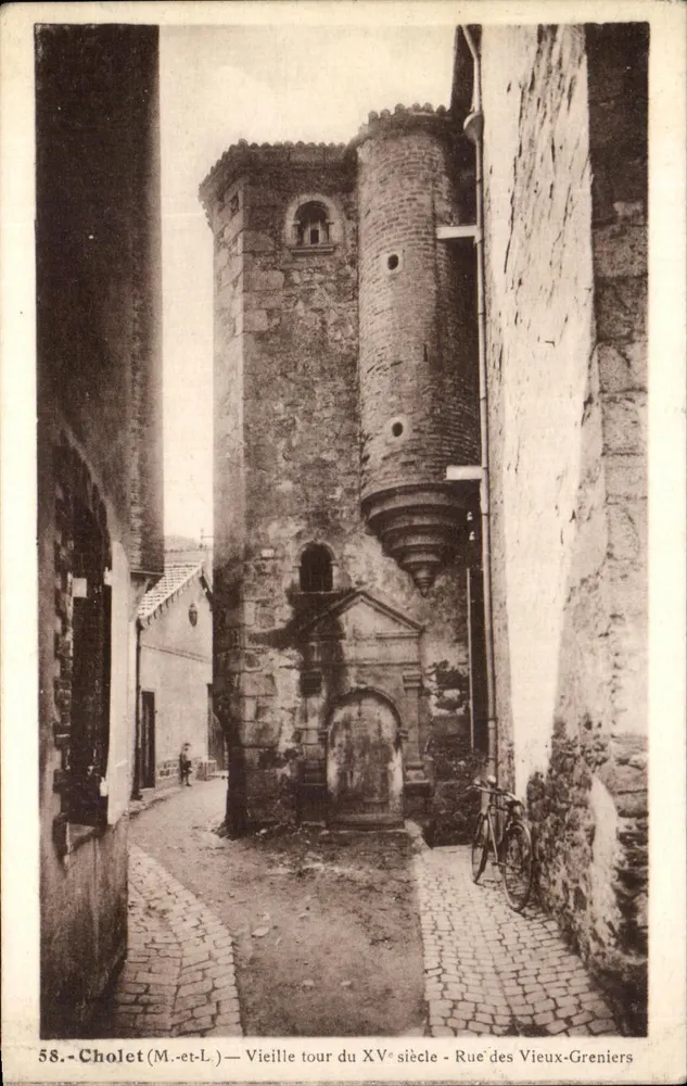Cholet (M.-et-L.) — Alte Turm des 15. Jahrhunderts — Rue des Vieux-Greniers - Vorderseite