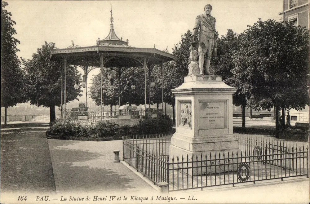 Pau — Die Statue von Henri IV und das Musikhäuschen — LL. - Vorderseite