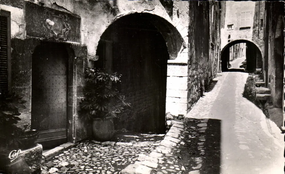Saint-Paul (A.-M.) — Uma velha rua — Real-Photo, 44, rue Letellier, Paris (13e) - Frente