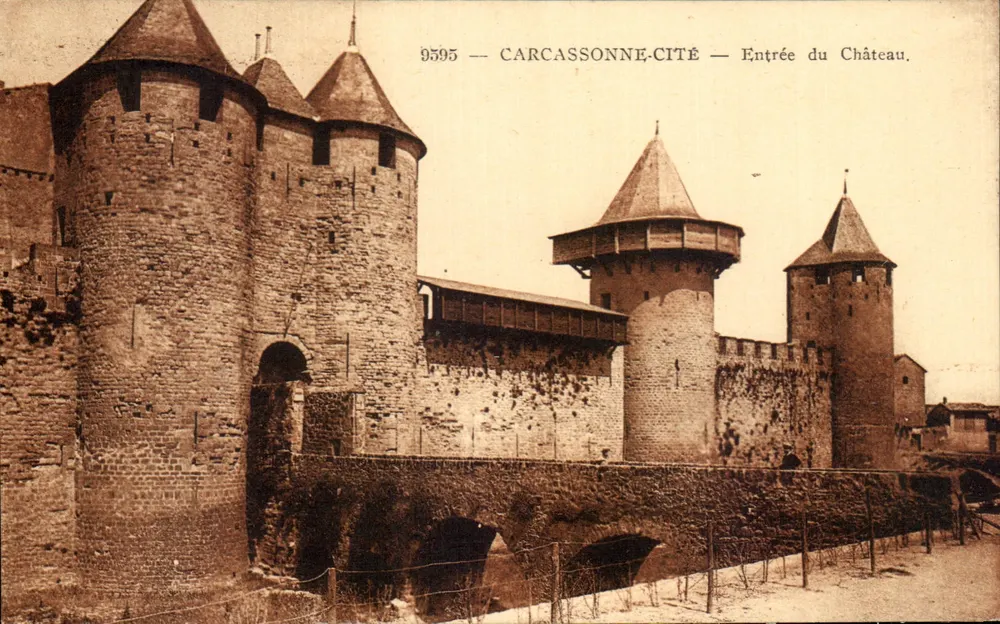 Carcassonne-Cidade — Entrada do Castelo — Impr. A.D.I.A. - 9595 - Frente