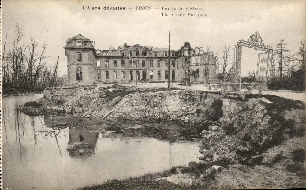 L'Aisne destruída — Pixon — Entrada do Castelo - Frente