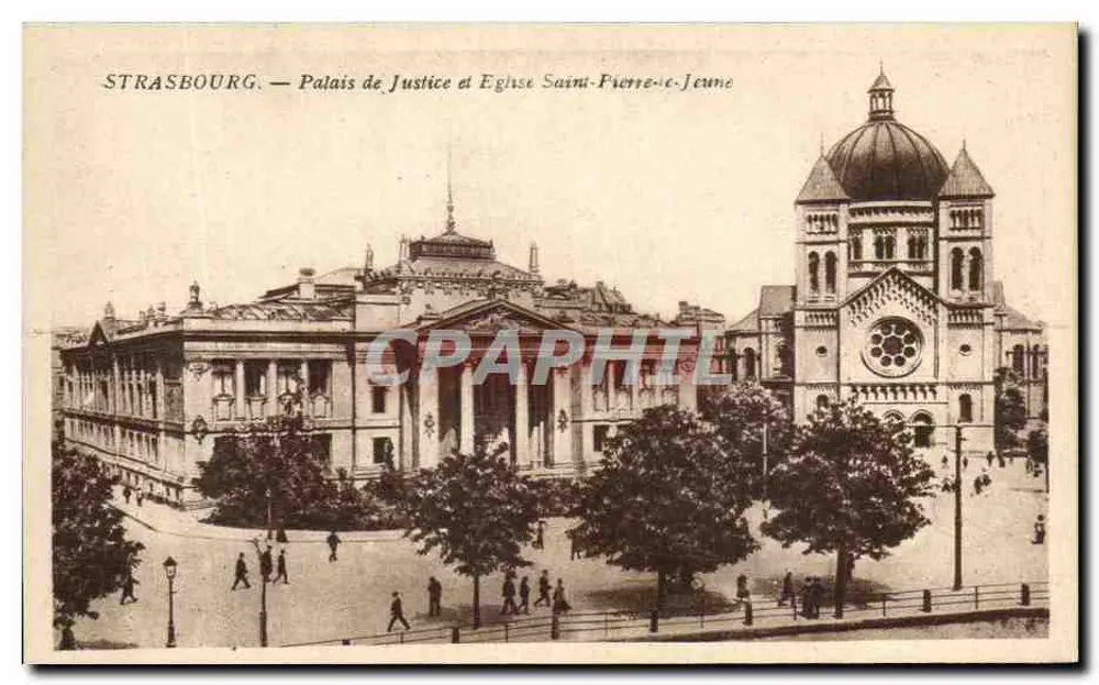 Straßburg — Palast der Justiz und Kirche Saint-Pierre-le-Jeune - Vorderseite