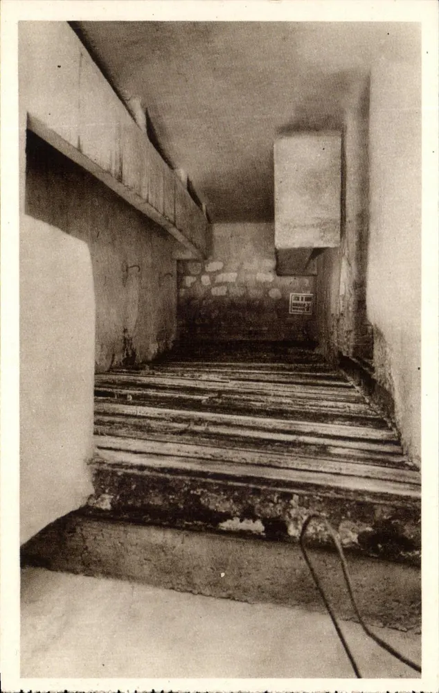 Fort de Vaux — Waschraum und Toiletten — Verlag J. H. S. Vaudon - Vorderseite