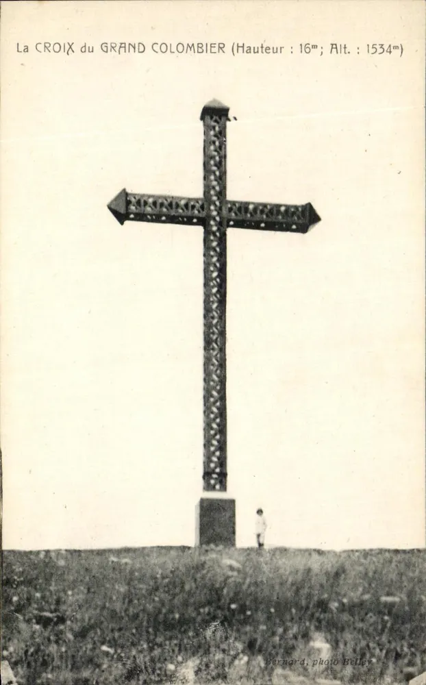 A Cruz do Grande Colombier — Altura: 16m ; Alt.: 1534m — Bernord, foto Belley - Frente