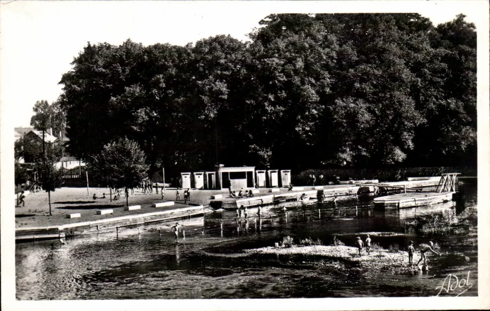 Ponte de Gennes (Sarthe) — A Riscine e as cabines — Fot. A. Dolibzau - Frente