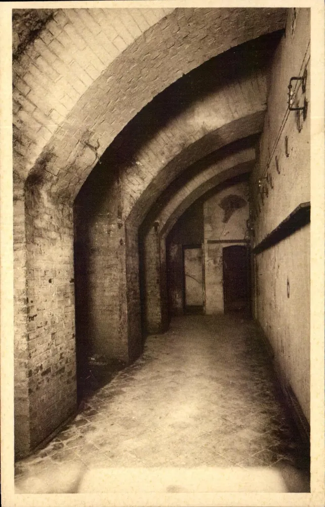 Fort de VAUX — unterirdischer Gang — Verlag Verdun-Filons - Vorderseite
