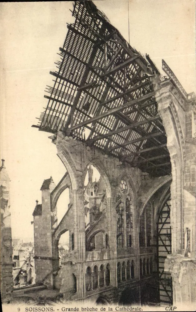Soissons - Große Öffnung in der Kathedrale — CAP - Vorderseite