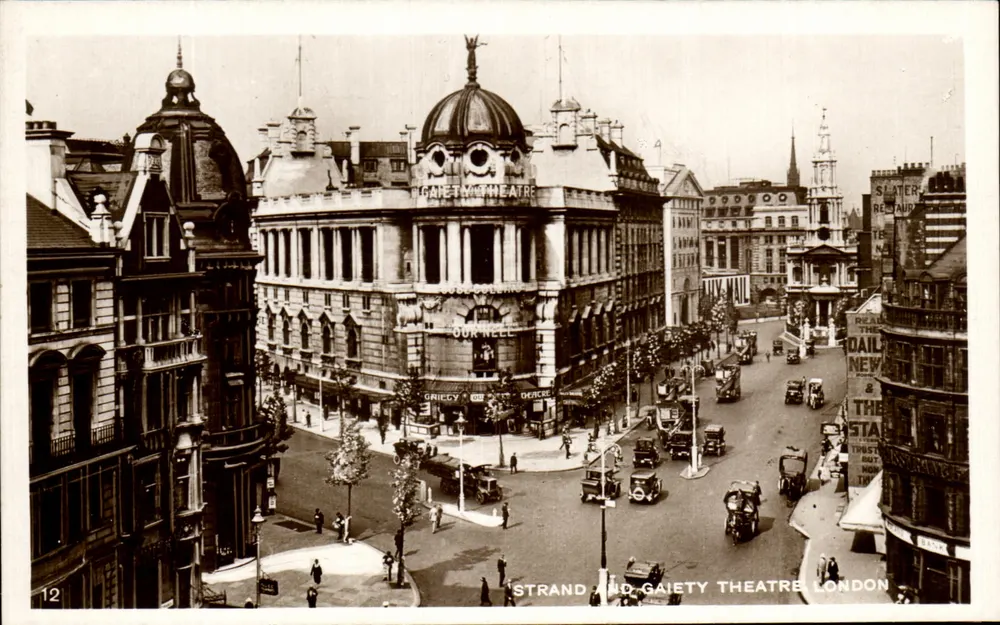 Strand und Gaiety Theatre, London — Luftbild — unbekannter Verlag, Nr. 12 - Vorderseite