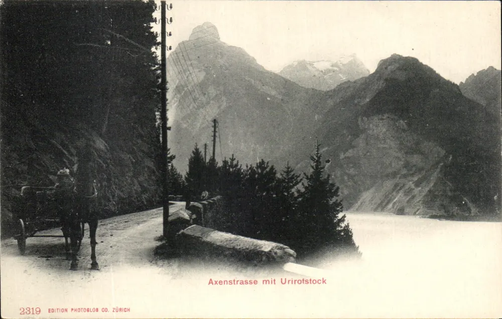 Axenstrasse mit Urirotstock — vista de montanha com carruagem — Édition Photoslob Co. Zürich, n° 2319 - Frente