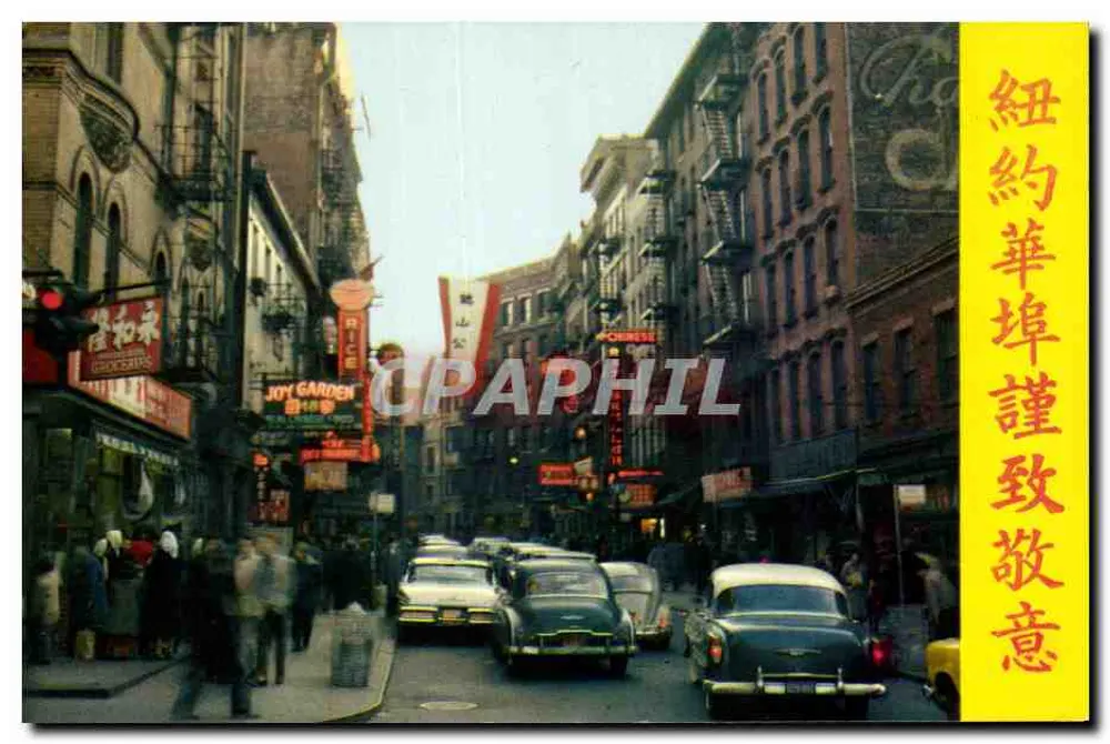 Chinatown, Nova York — rua movimentada com lojas chinesas e carros clássicos — editor Herbco Card Co. - Frente