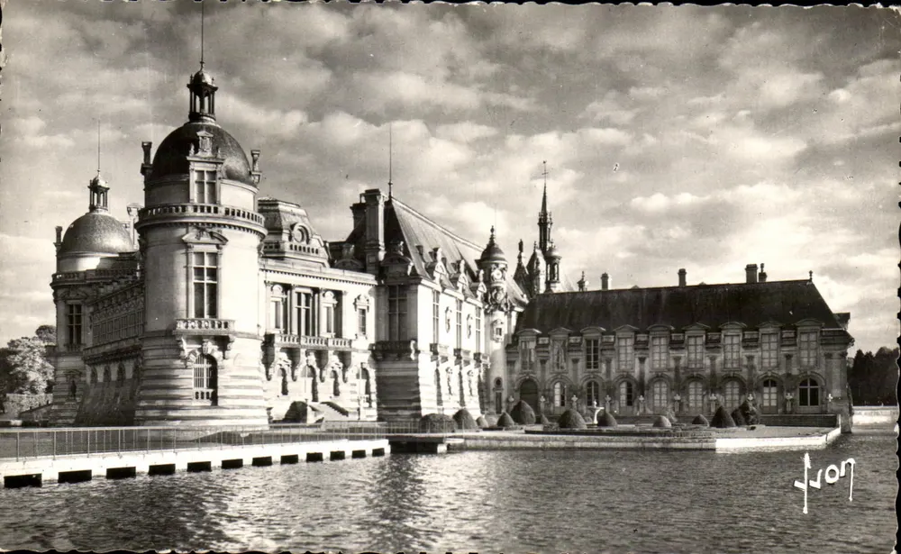 Chantilly — O castelo, fachada Oeste — Les Éditions d'Art, B. 2.699 - Frente