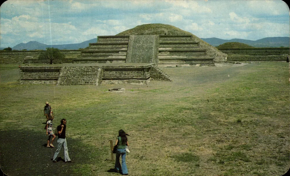 Allgemeiner Blick auf die Plaza de la Ciudadela — Teotihuacán — veröffentlicht von ANIMEX ASOCIADOS, S.A. (V3381) - Vorderseite