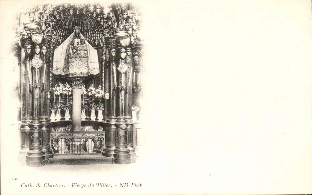 Catedral de Chartres — Virgem do Pilar — ND Phot - Frente