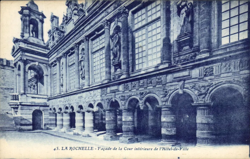 La Rochelle — Fassade des inneren Hof des Rathauses — Artaud et Nozais, Nantes - Vorderseite