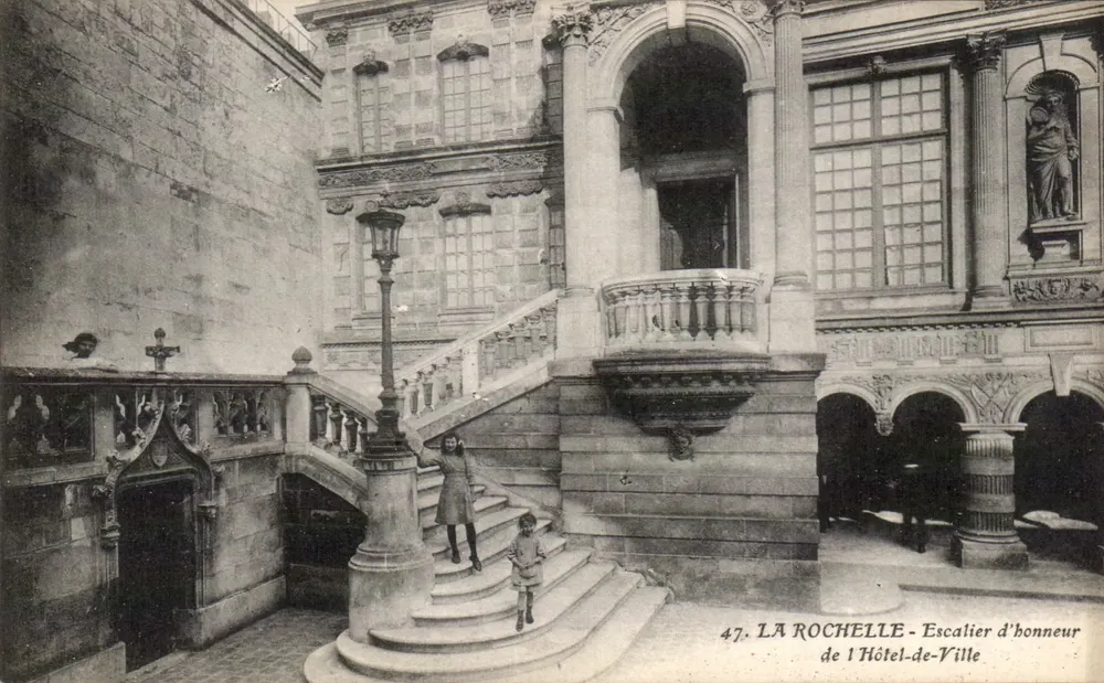 La Rochelle - Treppenaufgang des Rathauses - Vorderseite