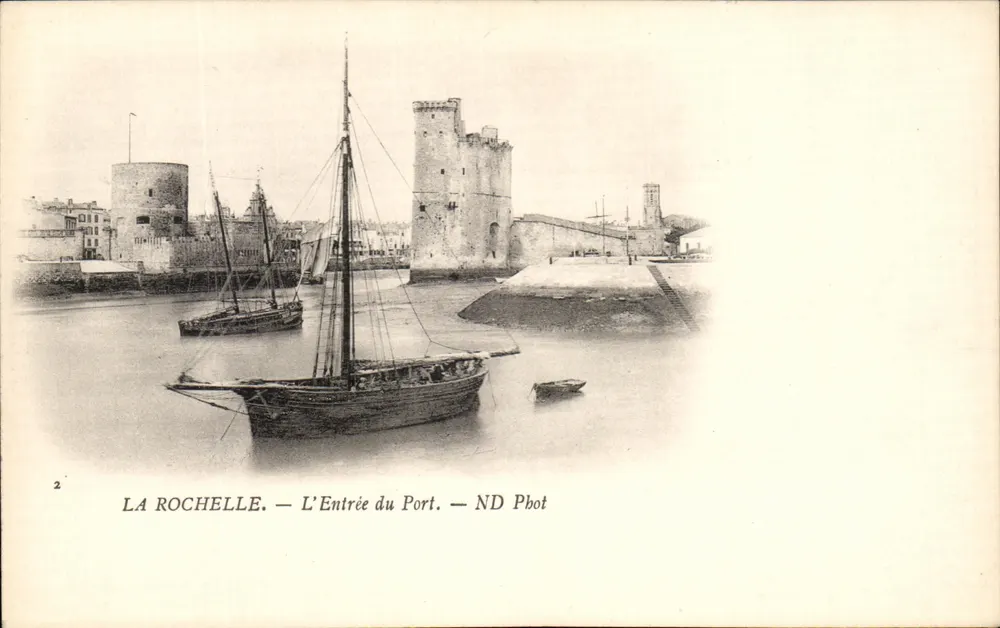 La Rochelle — Der Eingang zum Hafen — ND Phot - Vorderseite
