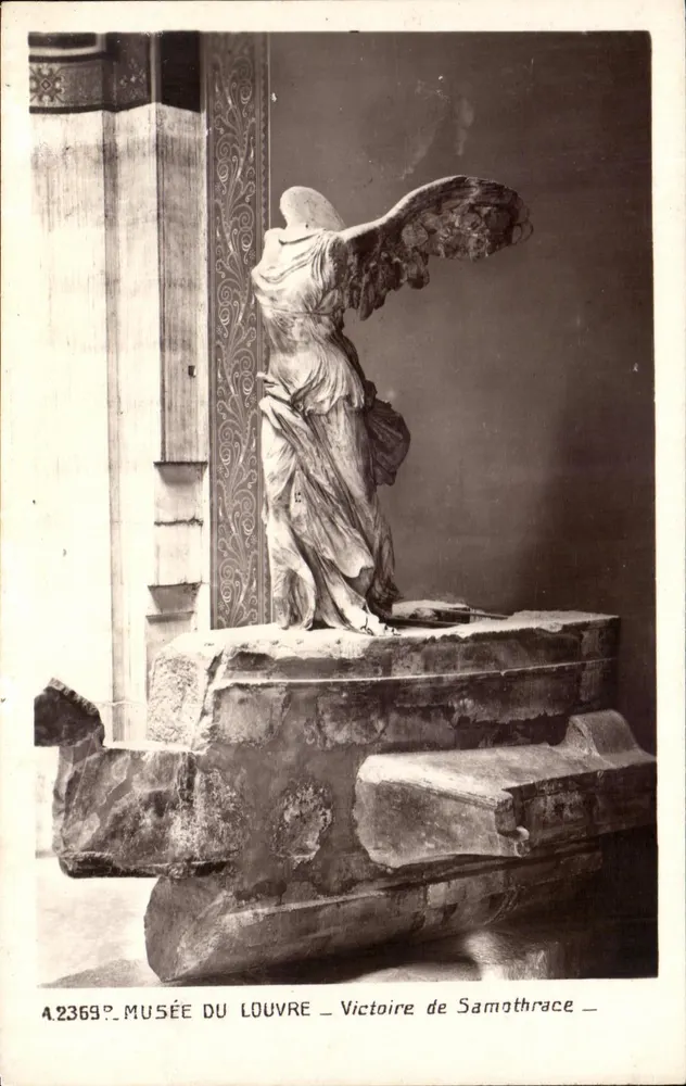 Vitória de Samotrácia — Museu do Louvre — Edição dos Museus Nacionais, n° 4.2369 - Frente
