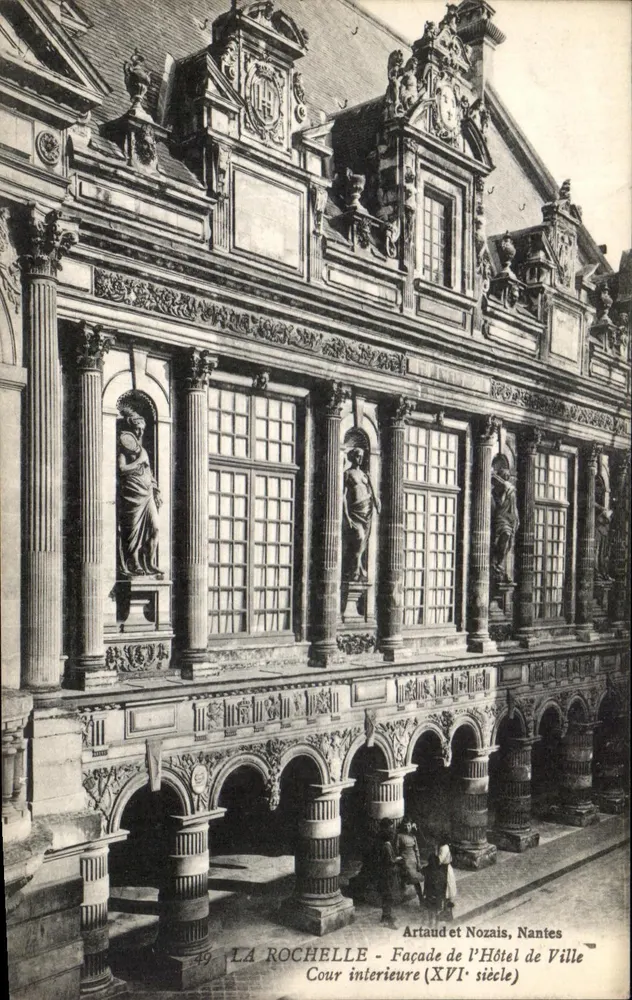 La Rochelle - Fassade des Rathauses, Innenhof (16. Jahrhundert) — Artaud et Nozais, Nantes - Vorderseite