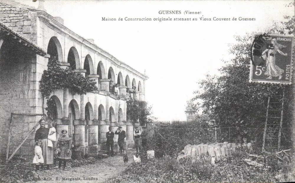 Guesnes (Vienne) — Originalbauhaus neben dem alten Kloster von Guesnes — Edit. E. Mergault, Loudan - Vorderseite