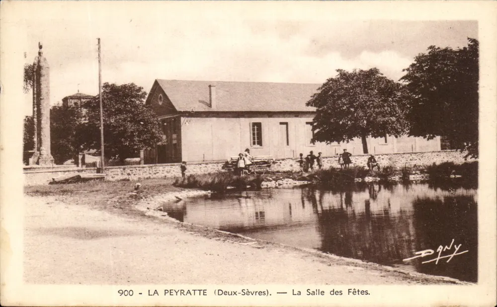La Peyratte (Deux-Sèvres) — Die Halle der Feierlichkeiten. — Photo Dory (L.-dt.-G.) - Vorderseite