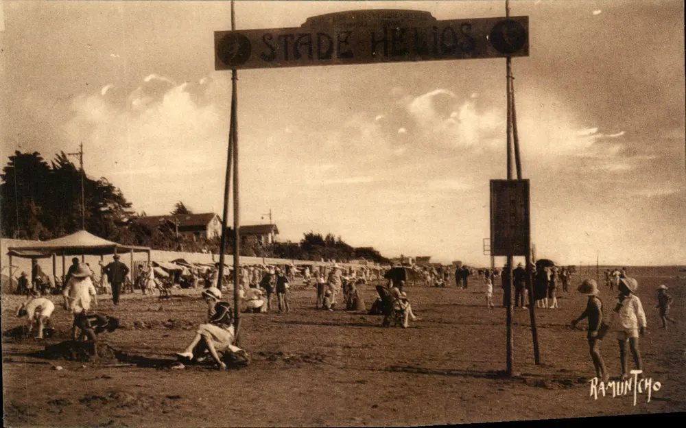 Estádio Hélios — Châtelaillyon — Edições Artisaniq. Raymond Bergevin - Frente
