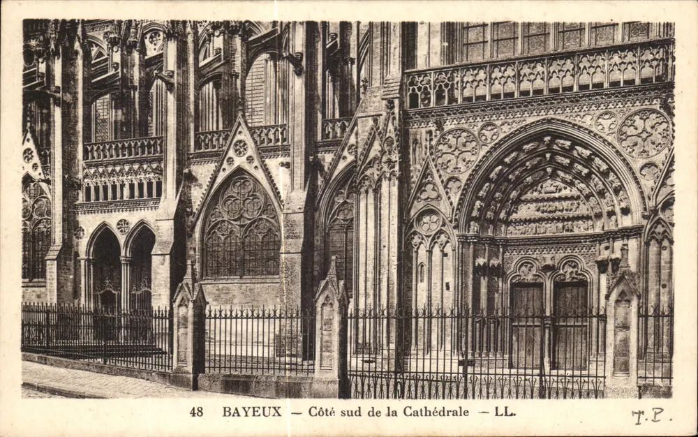 Bayeux — Lado sur de la Catedral — LL. T.P. - Anverso