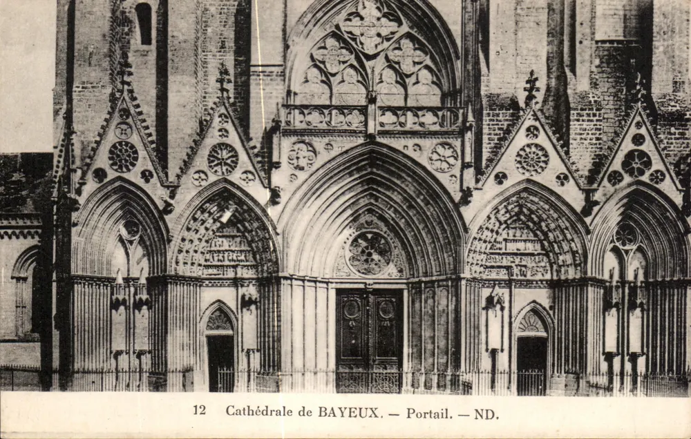Catedral de BAYEUX — Portal — ND. - Frente