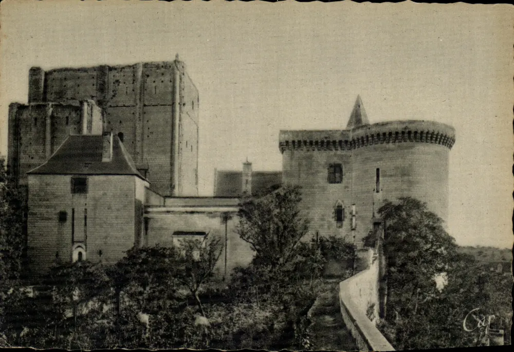 Loches — Reste der alten Festung (Mon' Hist.) - Vorderseite