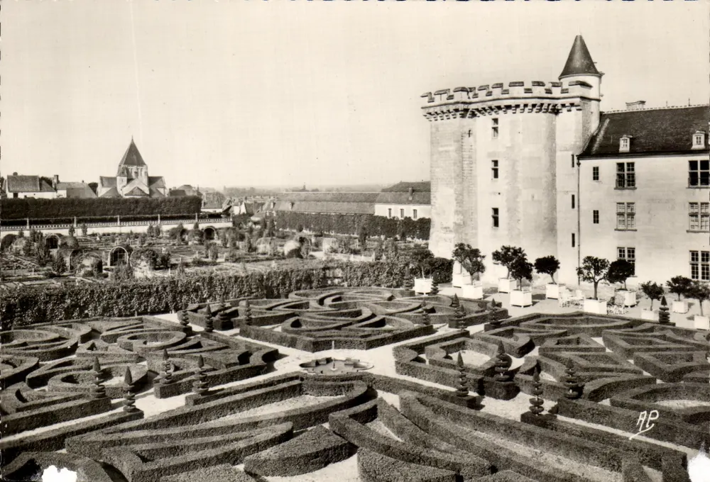 Villandry — The Donjon and the Gardens — Les Éditions d'AP, 11 rue Colbert - Voorkant