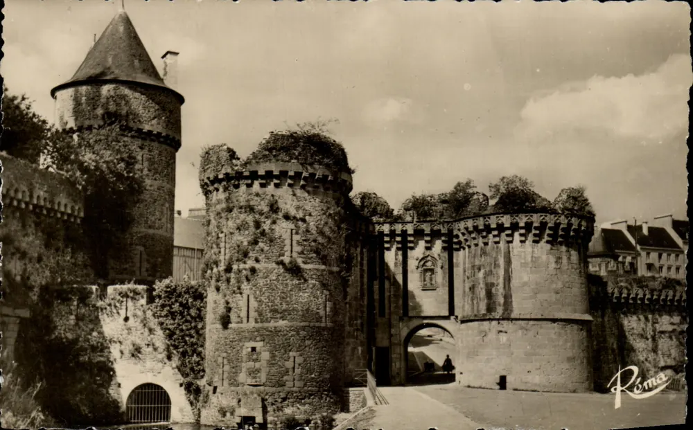 Fougeres (Il-et-V.) — Porta Nossa Senhora — RÉMA - Frente