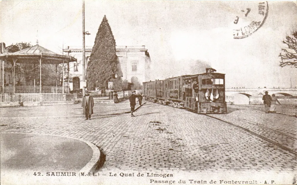 Saumur (M.&L.) — O Cais de Limoges — Passagem do Trem de Fontevrault — A.P. - Frente