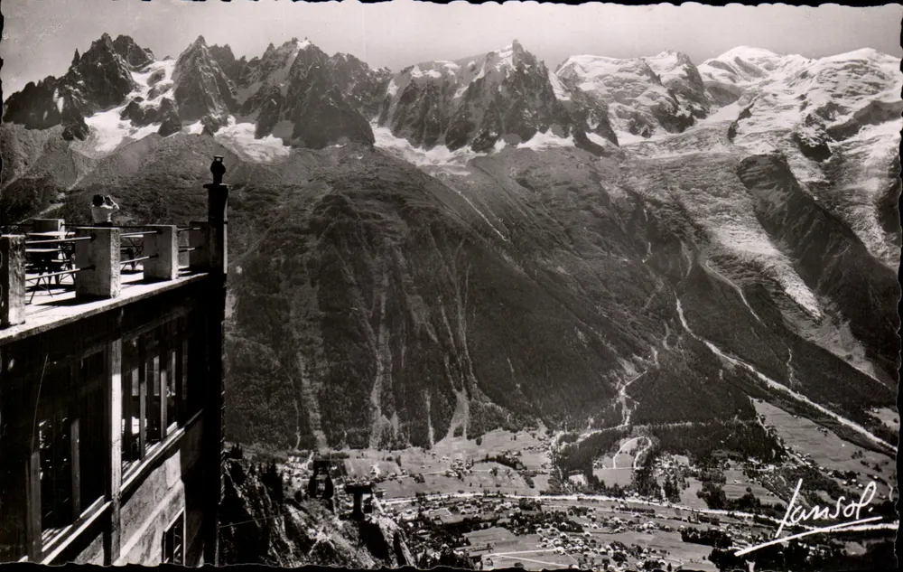 Chamonix (Haute-Savoie) 1050 m. — Die Aiguilles und der Mont Blanc (4807 m.) von Plan-Praz aus — Éditions Photographiques JANSOL - Vorderseite