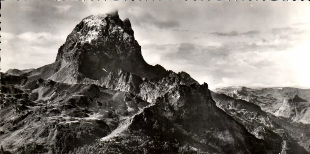 O pic du Midi d'Ossau (2885 m.) — L'ARTOUSTE (B.-P.) — Éditions VÉRITABLE, Paris - Frente