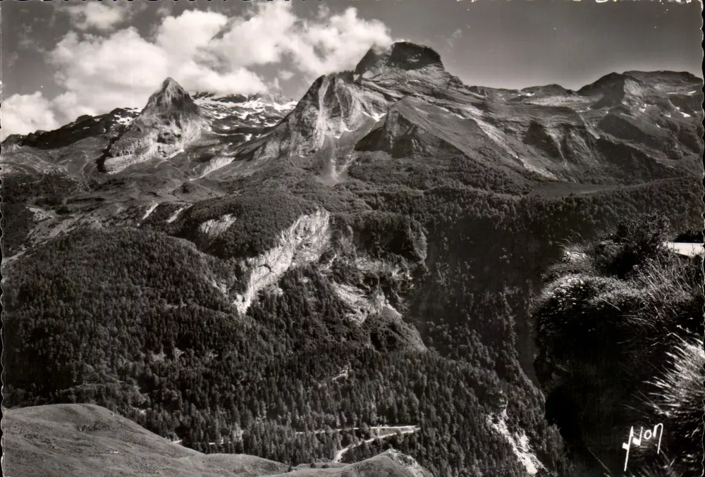 Aubisque — Massif du Ger (alt. 2612m) - Hochpyrenäen von Hotel des Crêtes Blanches aus — Les Éditions d'Art, Paris - Vorderseite