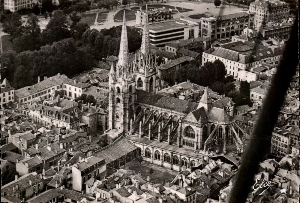 Bayonne (Basses-Pyrénées) — Luftbild der Kathedrale — Verlag Elcée - Vorderseite