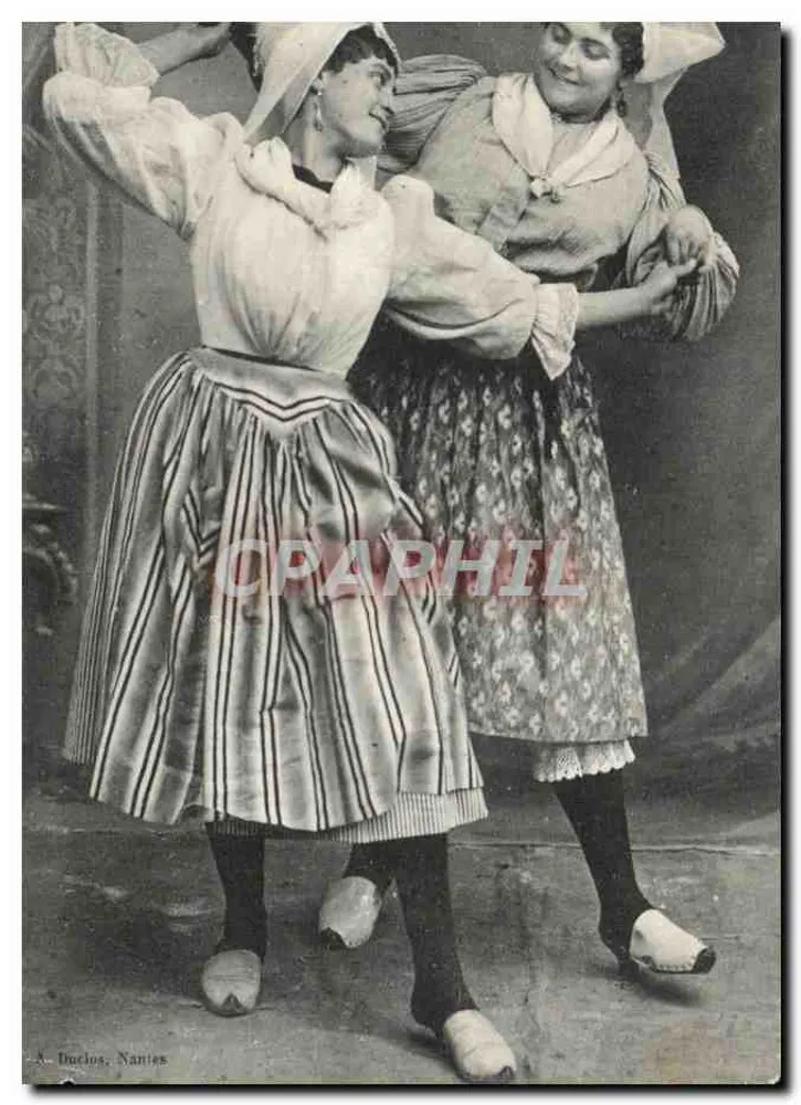 Deux danseuses en costume régional — scène de danse — A. Duclos, Nantes - Frente