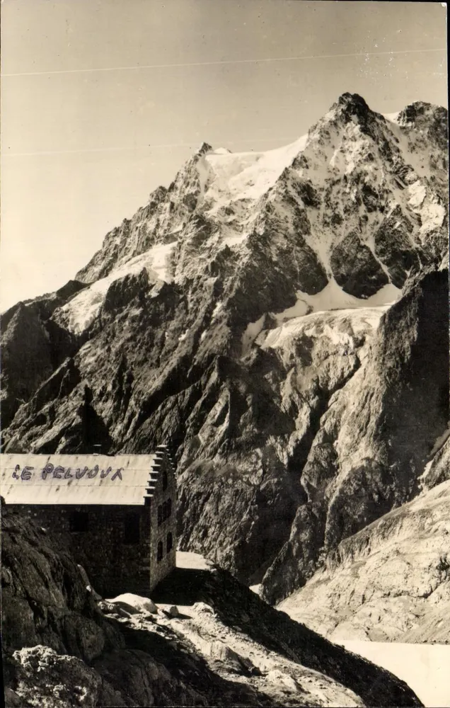 Le Pelvoux — Refúgio do Glaciar Branco (2.500 m) e o Glaciar das Violetas (3.946 m) — Foto A. Carillan, Montgenèvre - Frente