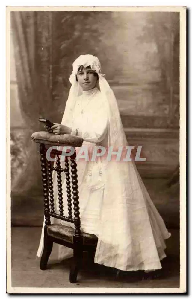 Junge Braut in weißem Kleid und Schleier — Photo V. BÉLÉBEAU — Poitiers - Vorderseite