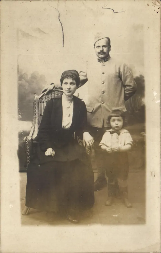 Família — estúdio de retratos — editor desconhecido, número de série não visível - Frente