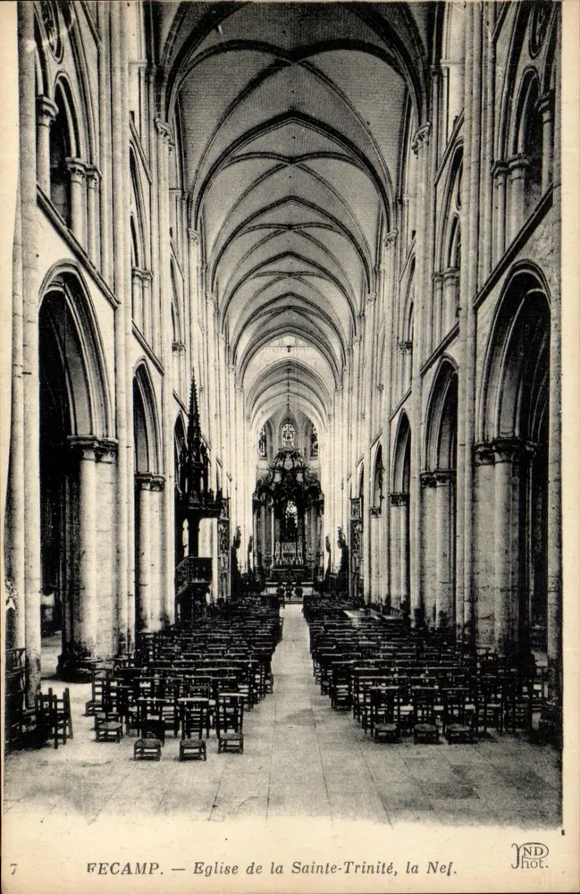 Fécamp — Kirche der Heiligen Dreifaltigkeit, die Kirchenschiff. - Vorderseite