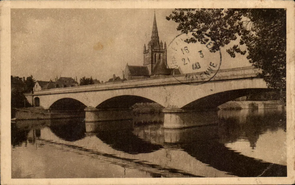 Pont d'Artenay — vue avec église et reflets — éditeur non visible - Frente