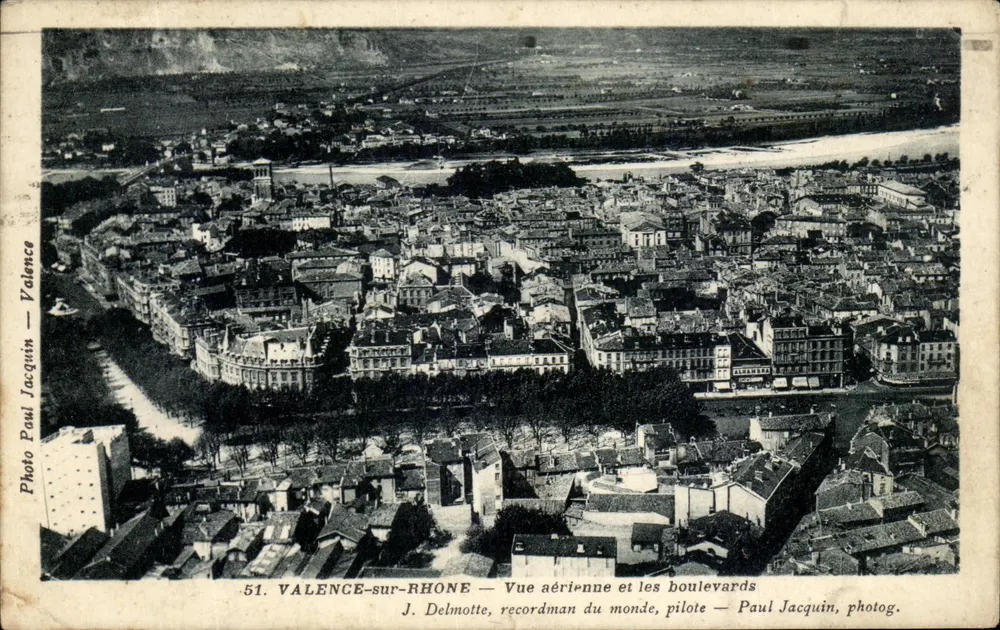 Valence-sur-Rhône — Vue aérienne et les boulevards — Paul Jacquin, photog. - Vorderseite