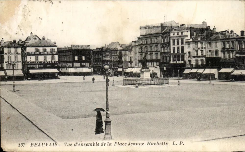 Beauvais — Vue d'ensemble de la Place Jeanne-Hachette — L.P. n°137 - Vorderseite