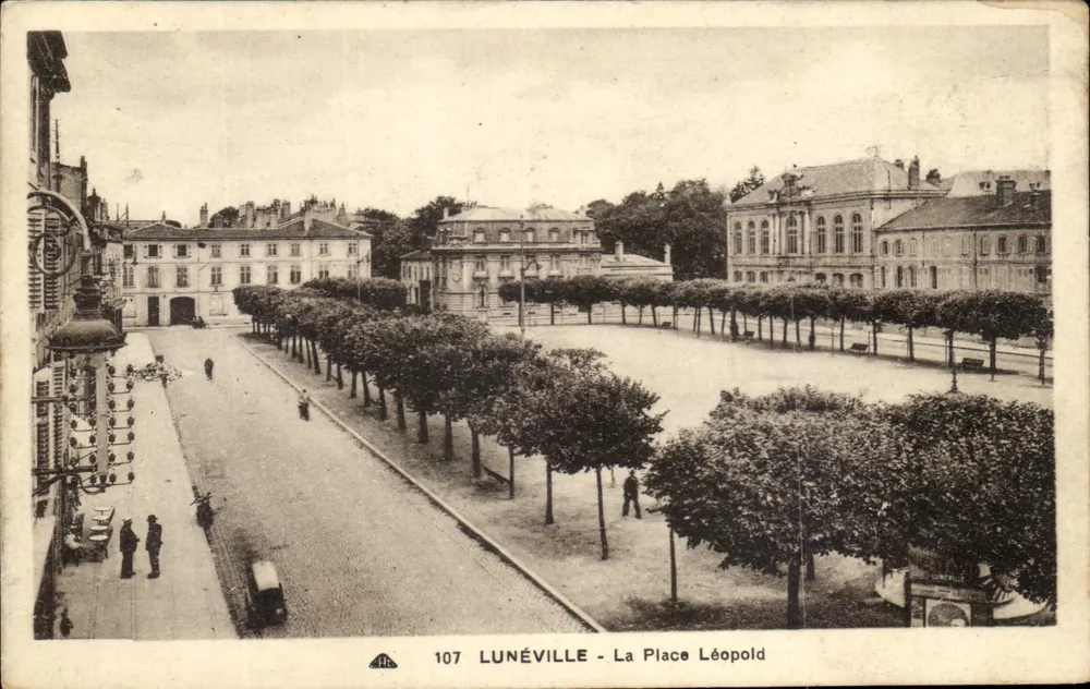 LUNÉVILLE - A Praça Léopold — editor C° DES ARTS PHOTOMECHANIQUE STRASBOURG-SMILTIGHAIM, n° 107 - Frente