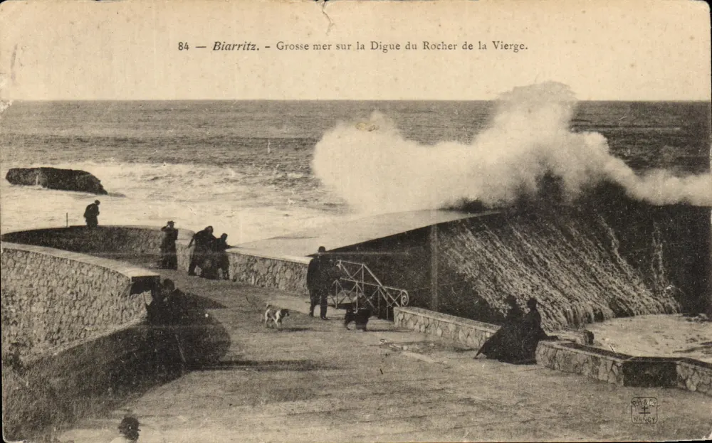 Biarritz — Grosse mer sur la Digue du Rocher de la Vierge — éditeur NANCY, n° 84 - Frente