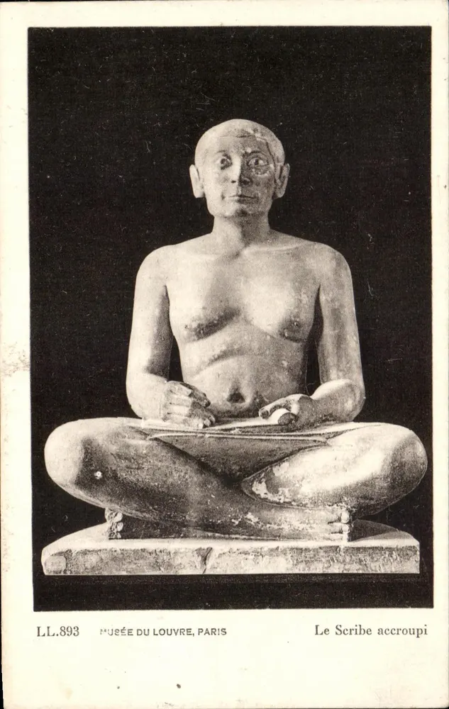 O Scribe agachado — estátua egípcia — Museu do Louvre, Paris, n° LL.893 - Frente