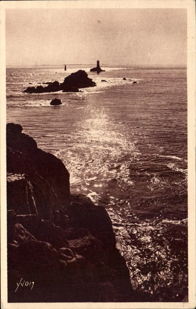 Pointe du Raz — O Farol da Velha — Les Éditions d'Art YVCN, Paris - Frente