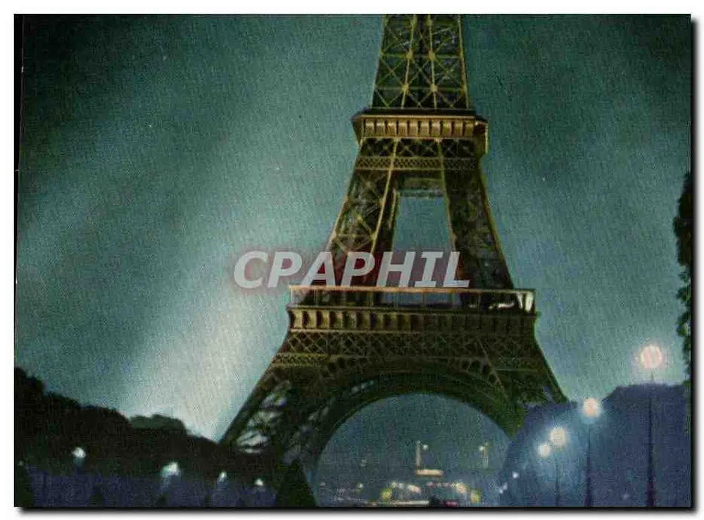 A Torre Eiffel iluminada — Paris — PANORAMAS, 5, rue Matignon, Paris - Frente