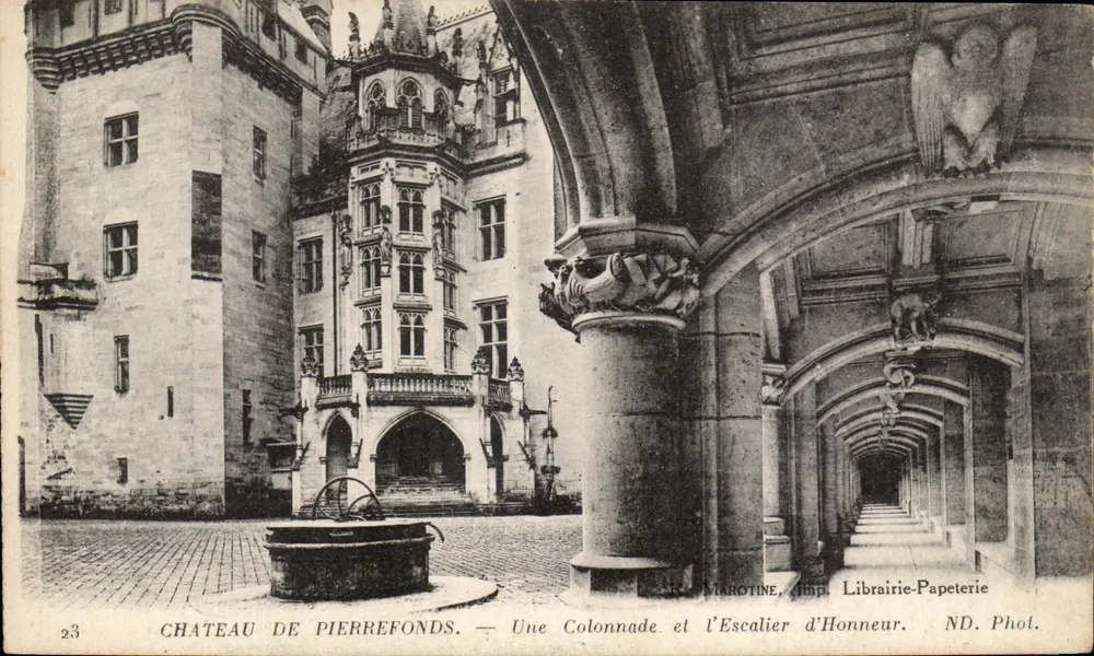 Schloss Pierrefonds — Eine Säulenreihe und die Ehrenstiege — R. Marotine, Imp. Librairie-Papeterie - Vorderseite