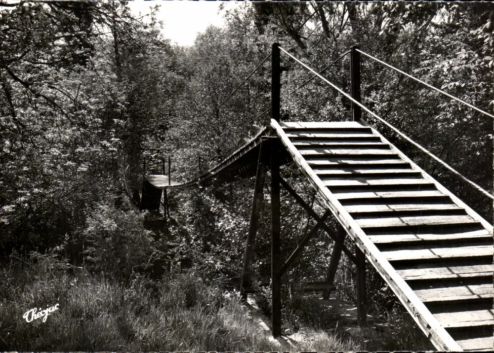 Passarela do Moulin de Piot — Creuse — 25-31 — CHENIERS - Frente